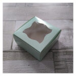 Caja de Cartulina Verde con Visor 10x10x5cm